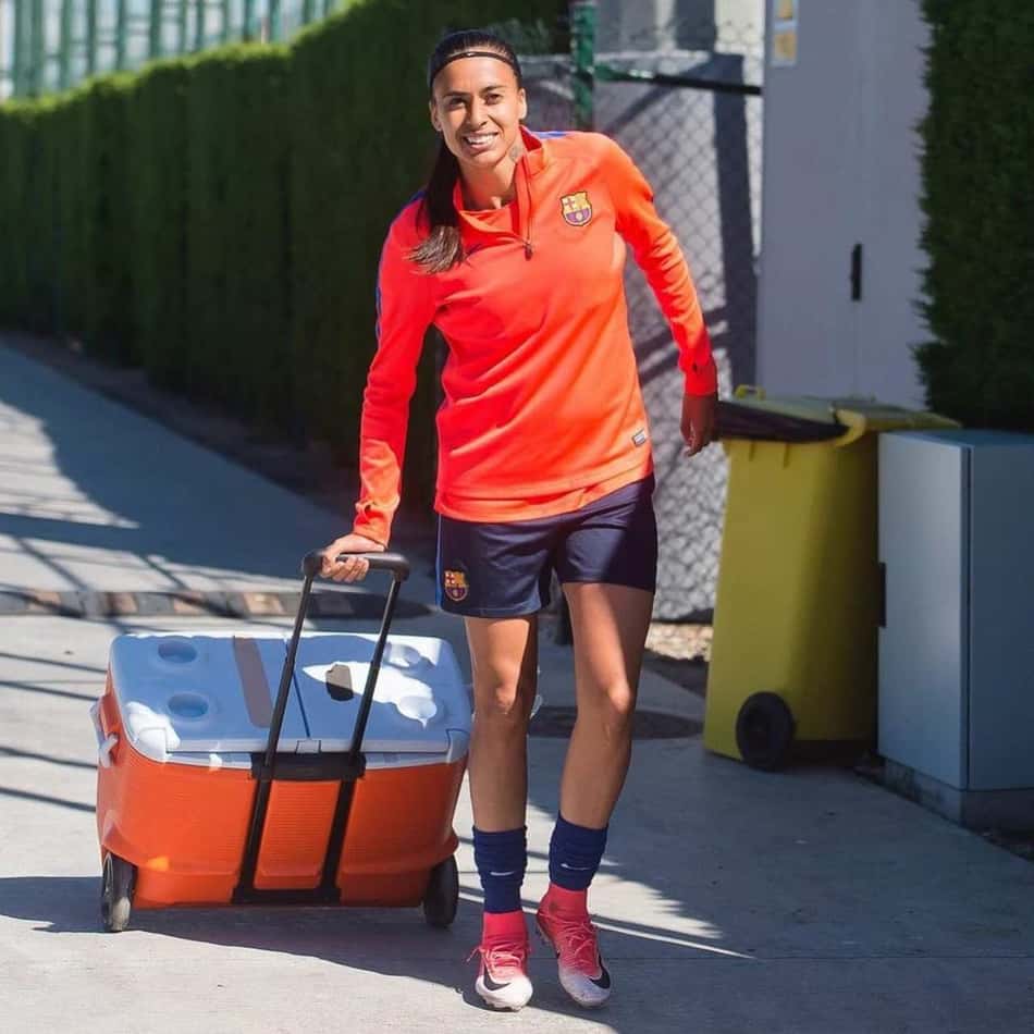 Ex-Barcelona, Andressa Alves escala Barça ideal de todos os tempos
