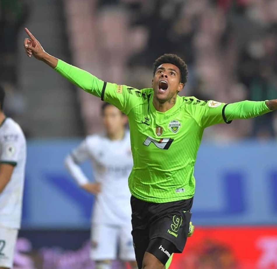 Gustagol brilha e decide jogo na K-League com gol no último lance