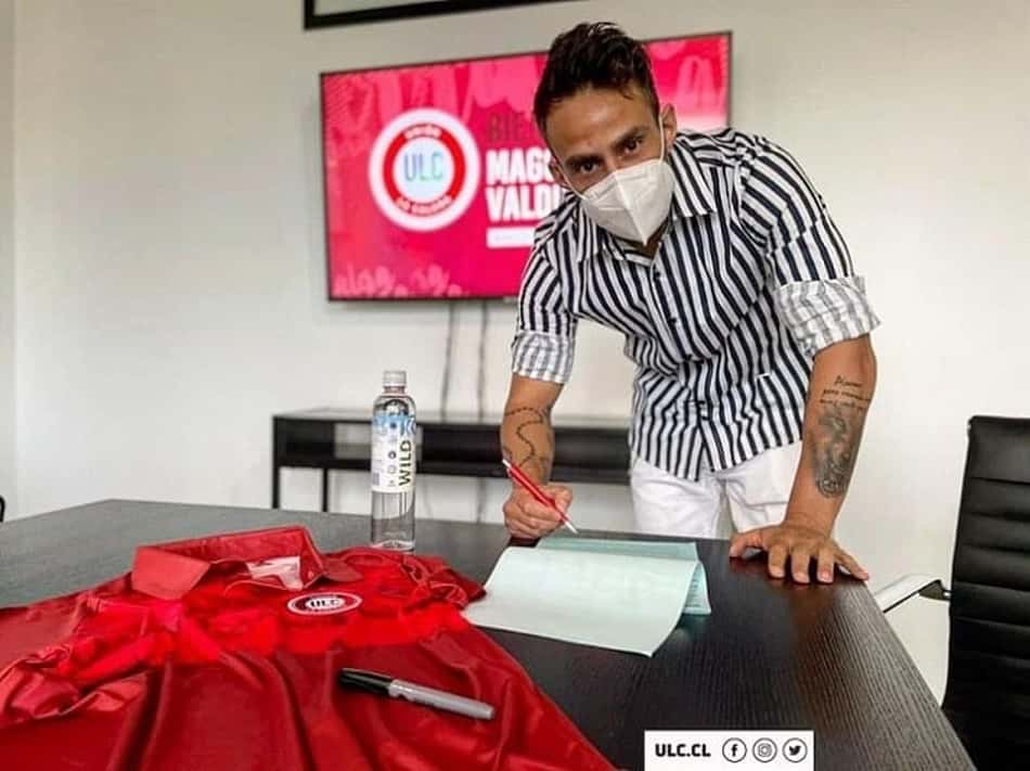 Agora é oficial! Valdivia assina por um novo clube na América do Sul