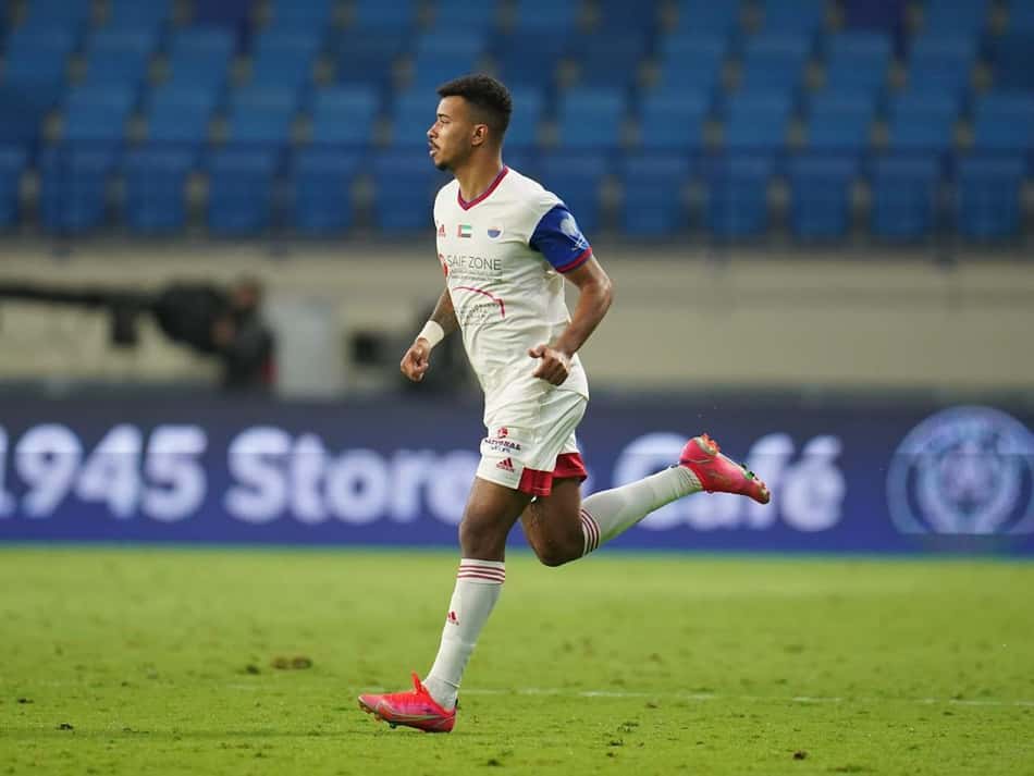 Atacante Philippe celebra gols, destaca bom momento e mira título pelo Sharjah