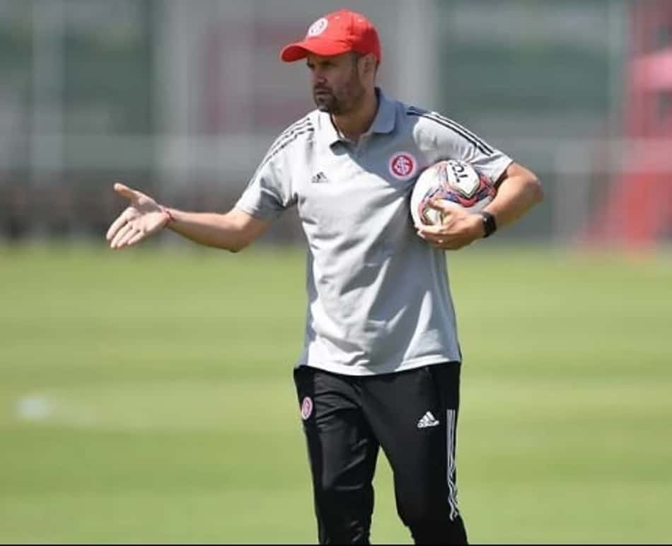 Envergonhado, vice do Inter segura Ramírez no cargo