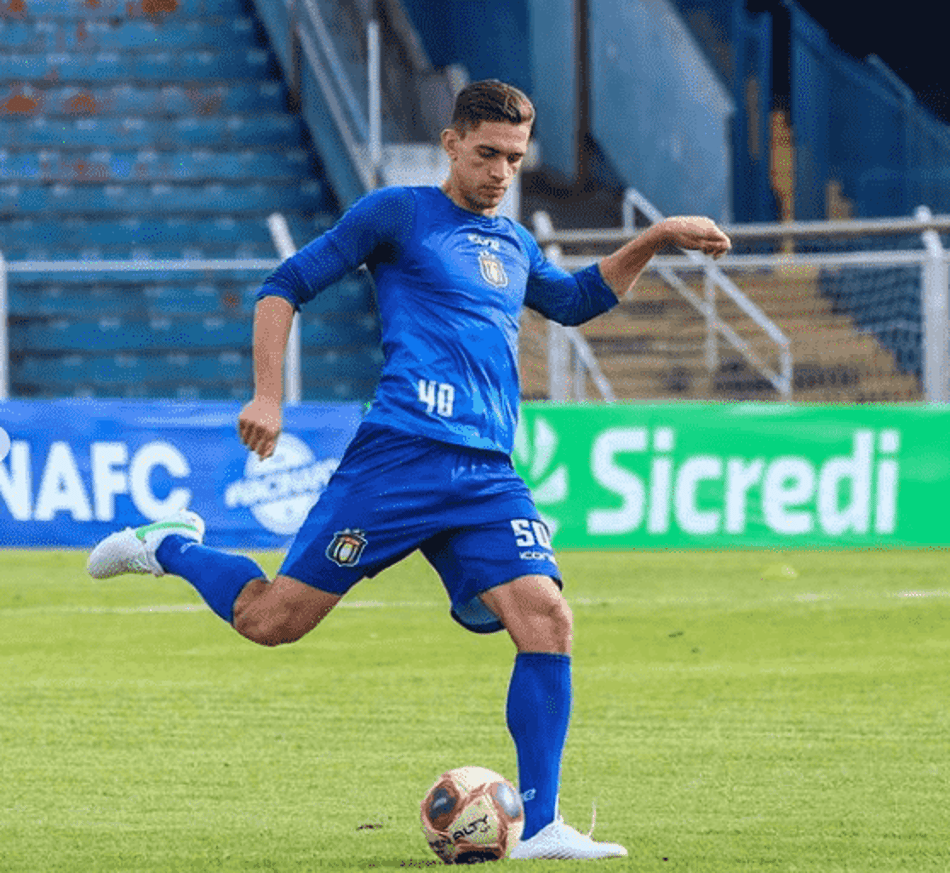 Destaque do São Caetano no Paulistão, zagueiro projeta duelo contra o Palmeiras