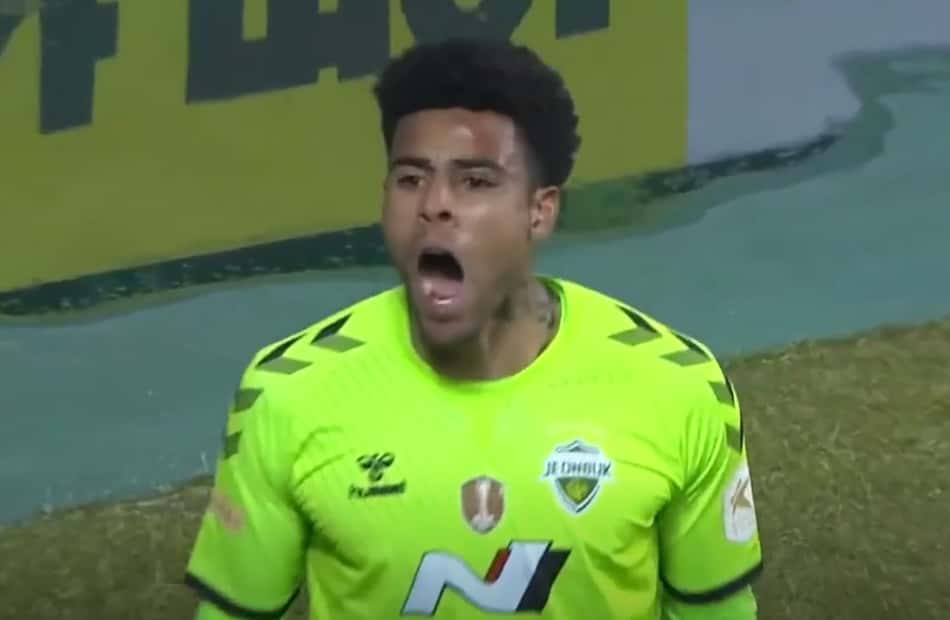 Confira o 'frangaço' em gol de ex-Corinthians na Coreia do Sul