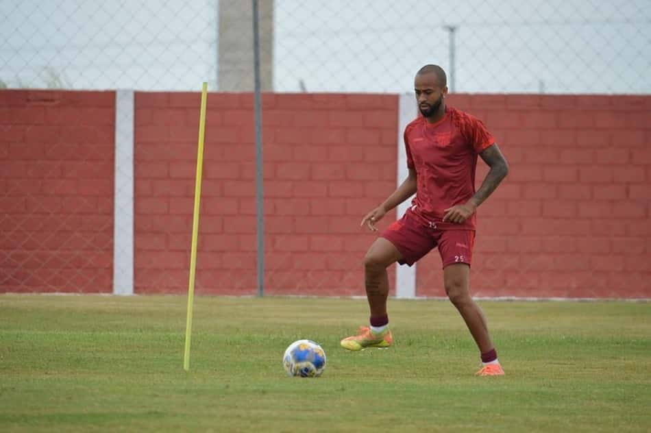 Em alta no CRB, Wesley pede sequência positiva da equipe na temporada
