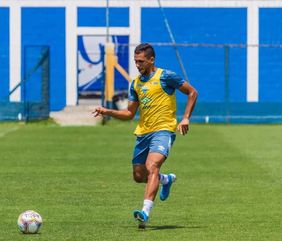 Ex-Santos, Leandrinho segue preparação e aguarda proposta para atuar em 2021