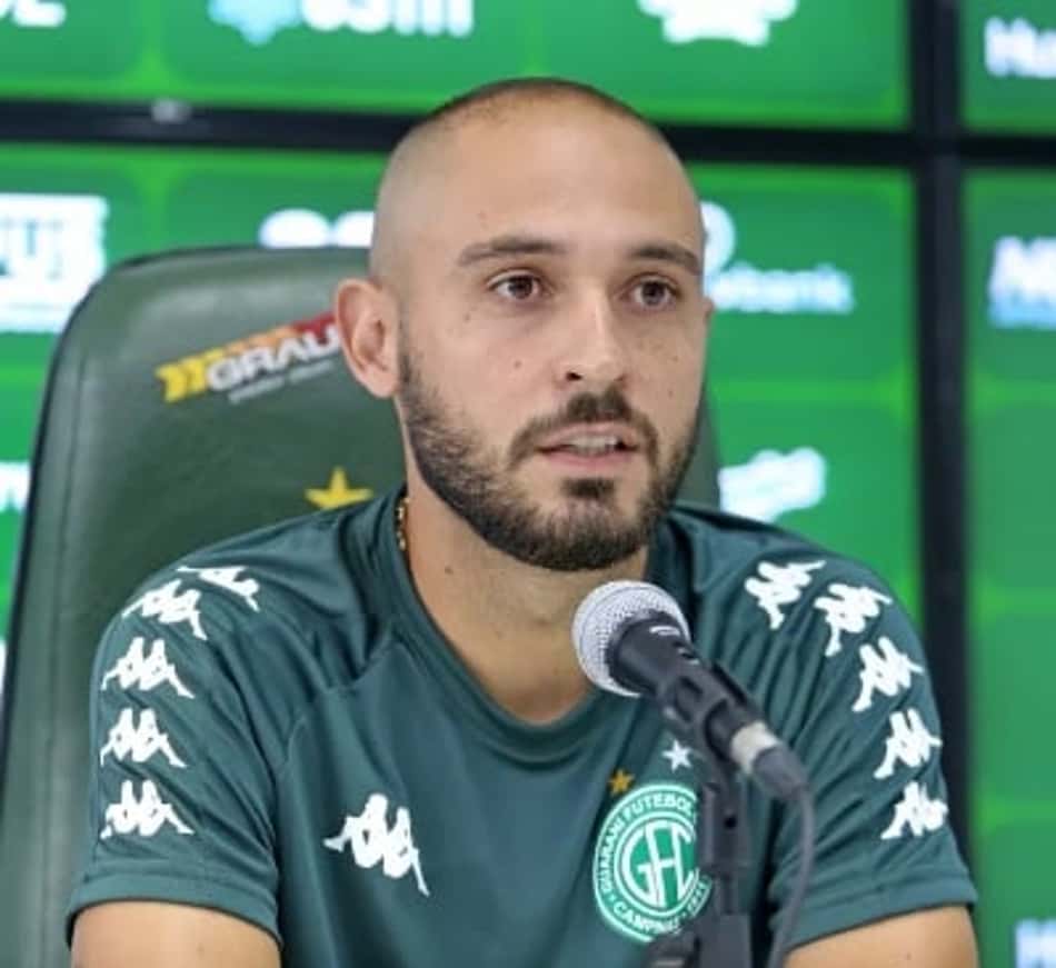 Coritiba negocia com Régis, destaque do Guarani na Série B