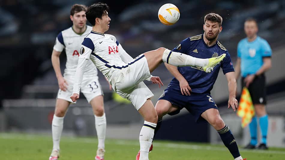 Com dois gols de Kane, Tottenham vence em casa e larga na frente nas oitavas de final da Liga Europa