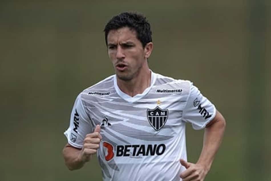 Nacho perde a avó na Argentina, é liberado, mas pede para jogar contra o São Paulo pelo Brasileiro