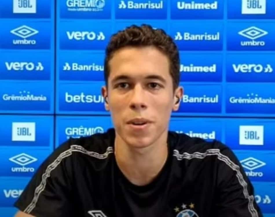 Com sintomas gripais, Brenno desfalca o Grêmio contra o Sport