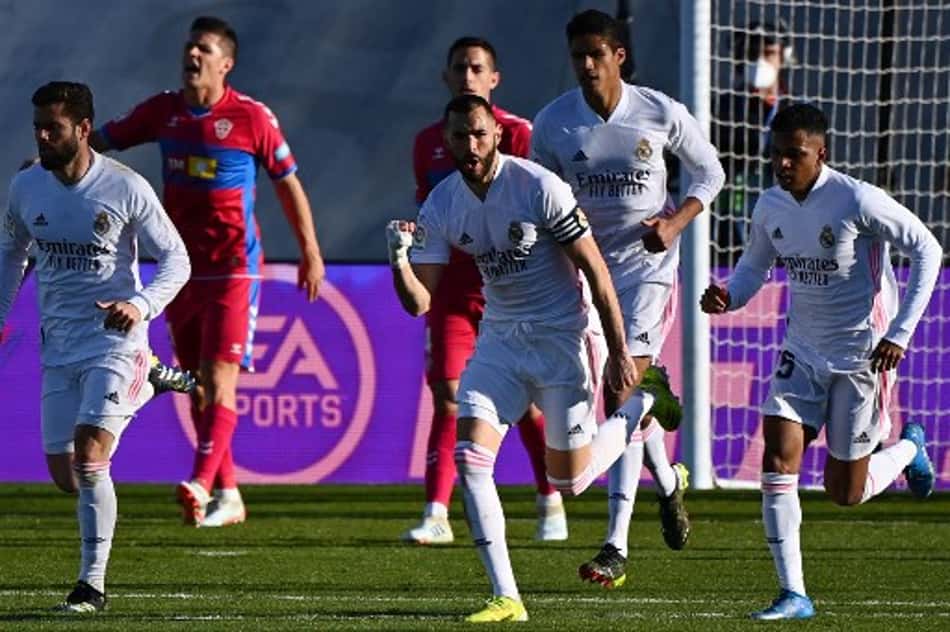 Benzema marca dois e salva o Real Madrid contra o Elche