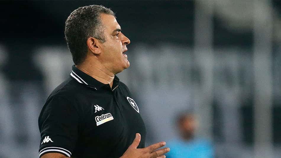 'Não estou satisfeito, não entreguei meus objetivos. Temos muito a melhorar no Botafogo', diz Chamusca