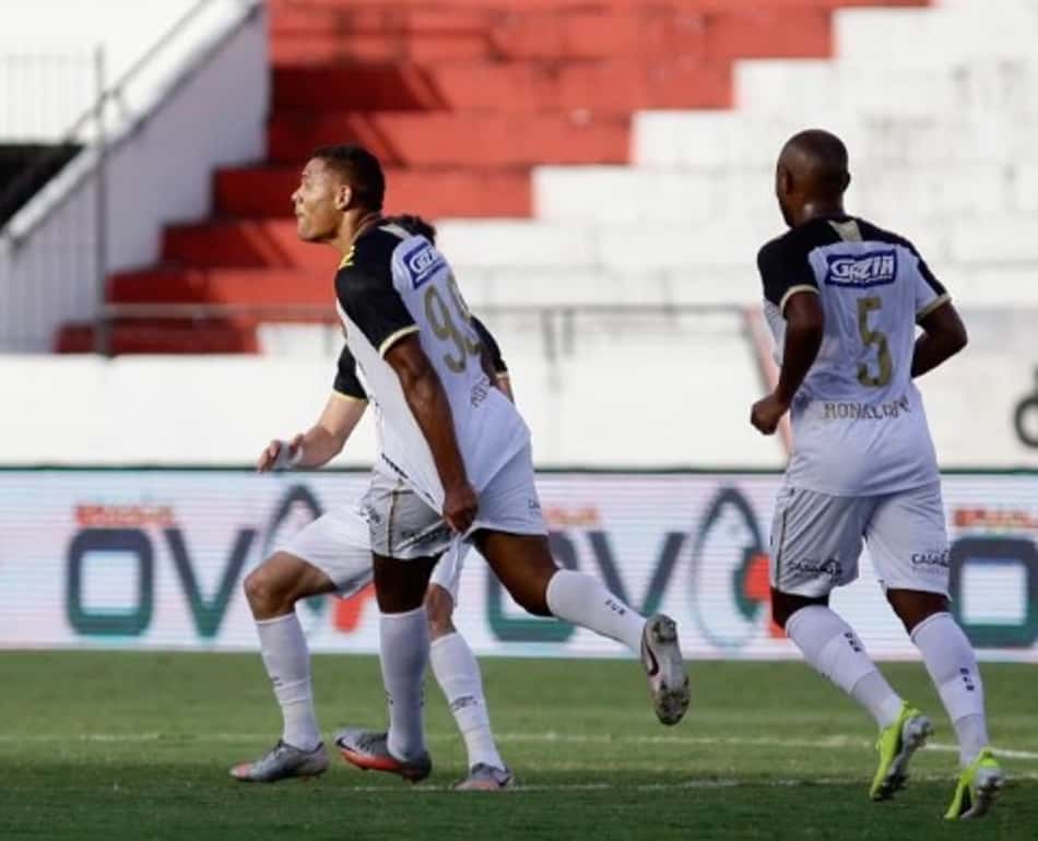 Mikael chega a três gols em apenas quatro partidas como titular