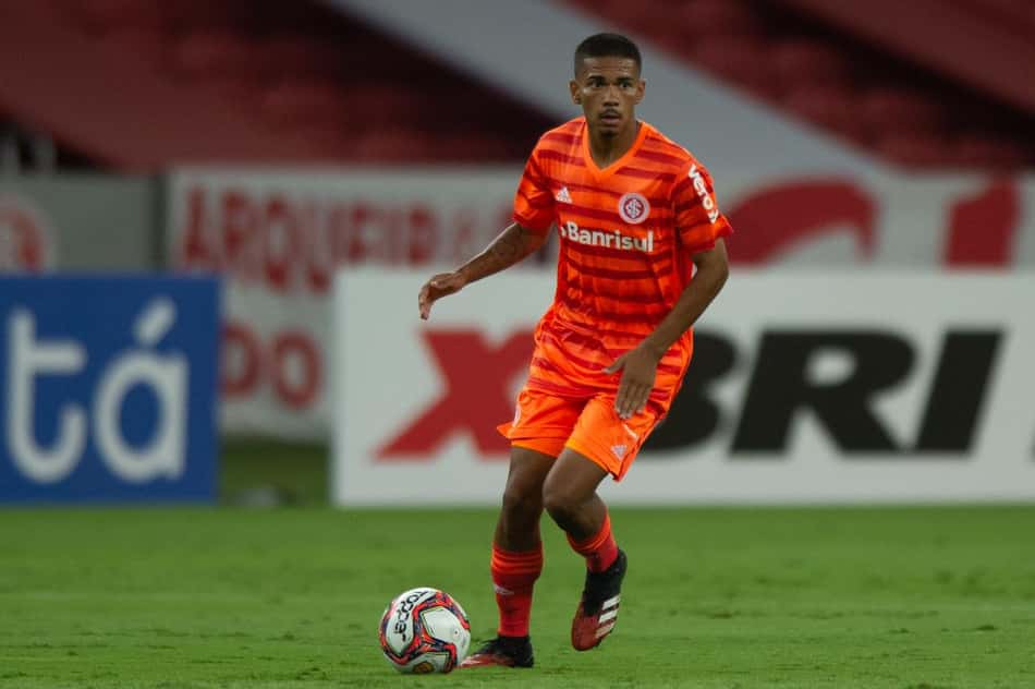 Lucas Vital comemora oportunidades no time profissional: 'Sempre sonhei jogar no Inter'