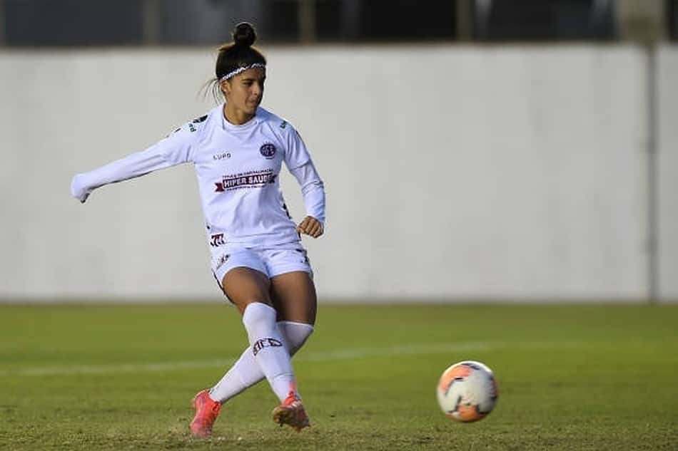 Meia da Ferroviária vibra com vaga na decisão da Libertadores feminina: 'Merecemos estar nessa final'