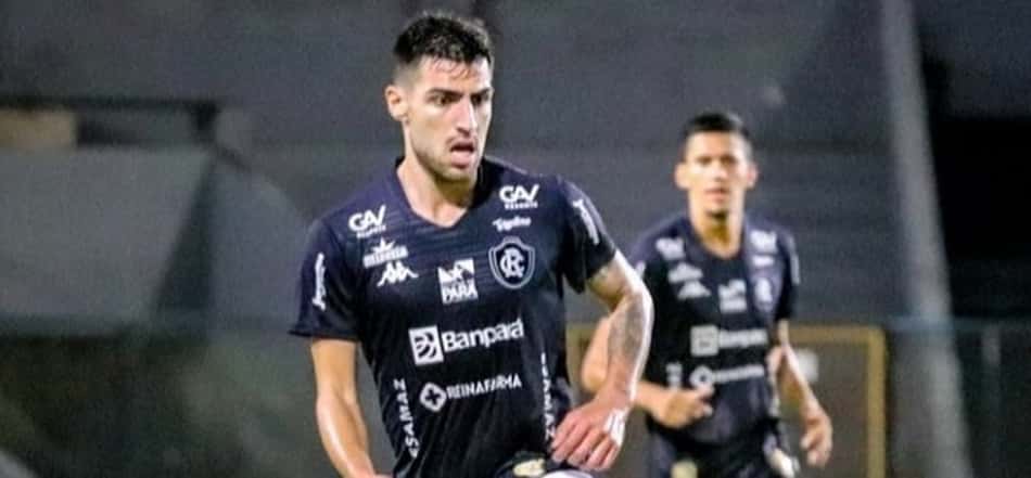 Após boa temporada em 2021, lateral direito Thiago Ennes fala sobre expectativa de definição do seu futuro