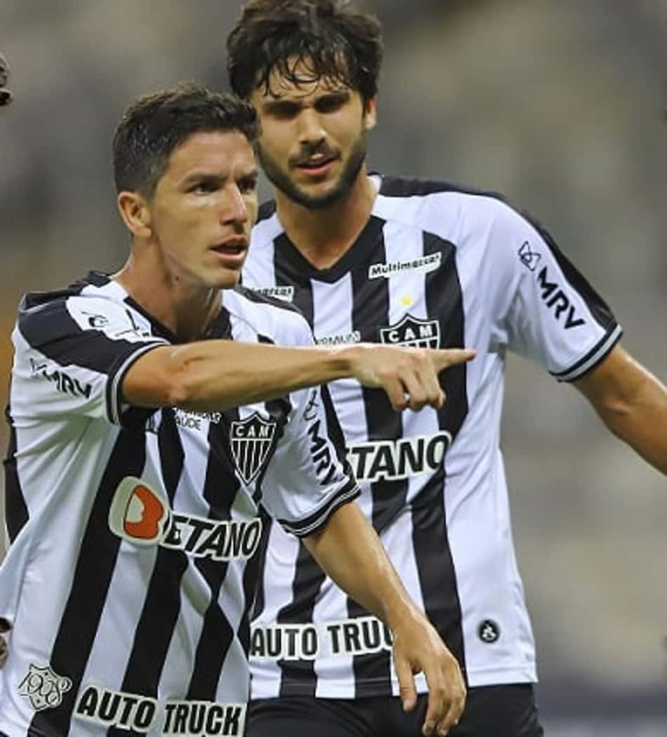 Cuca revela papo com Nacho e exalta caráter do jogador: 'queria dar esse presente para a sua avó'