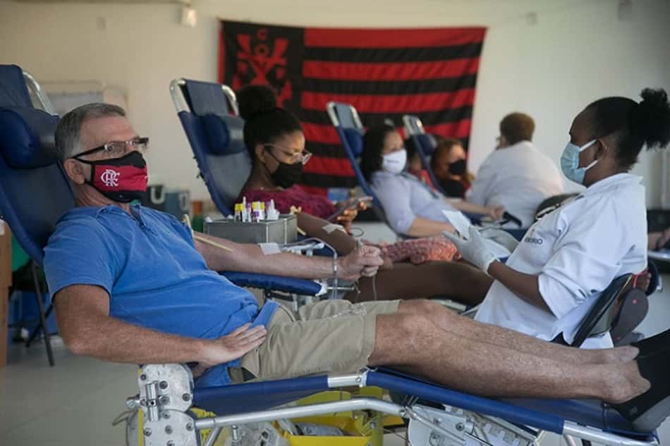 Campanha 'Sangue Rubro-Negro', feita pelo Flamengo com o Hemorio, coleta 104 bolsas de sangue na Gávea
