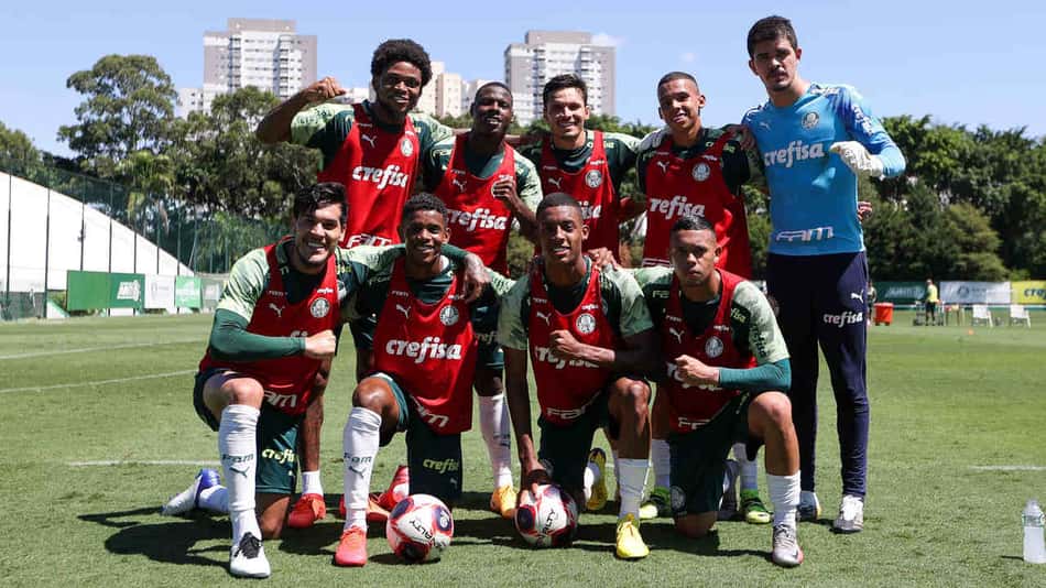 Com jovens das categorias de base, Palmeiras treina na Academia de Futebol