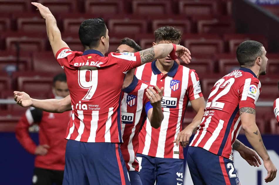 Suárez marca o gol 500 da carreira, Oblak pega pênalti e Atlético de Madrid vence o Alavés pelo Espanhol