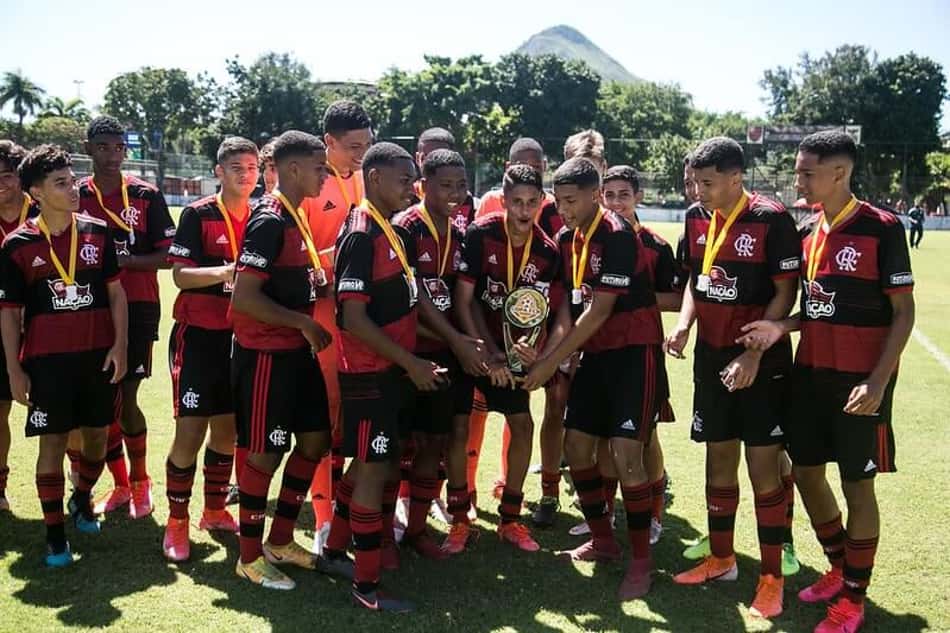 Flamengo vence o Madureira no Sub-15 e no Sub-17 e conquista título da Copa FCB nas duas categorias