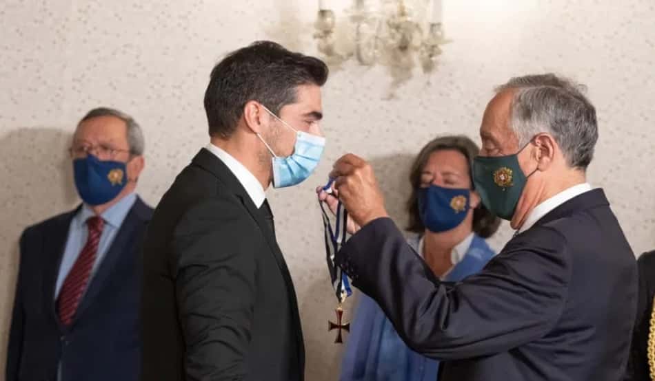 Abel Ferreira é condecorado pelo presidente de Portugal