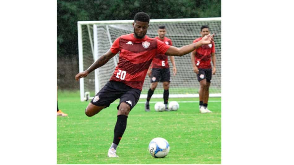 Botafogo acerta com o lateral Rafael Carioca, do Vitória