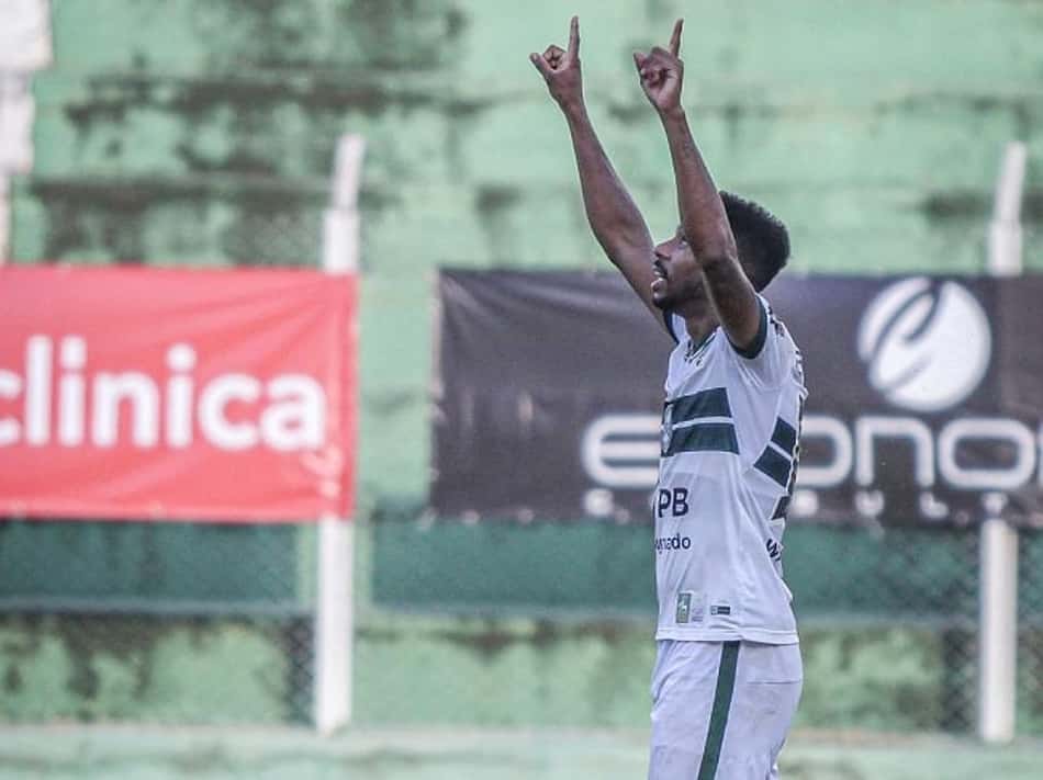 Waguininho supera críticas e festeja momento no Coritiba: 'Sei do meu potencial'