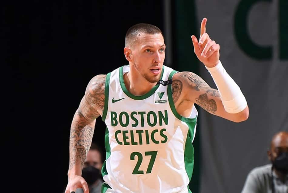 Celtics acerta retorno de Daniel Theis