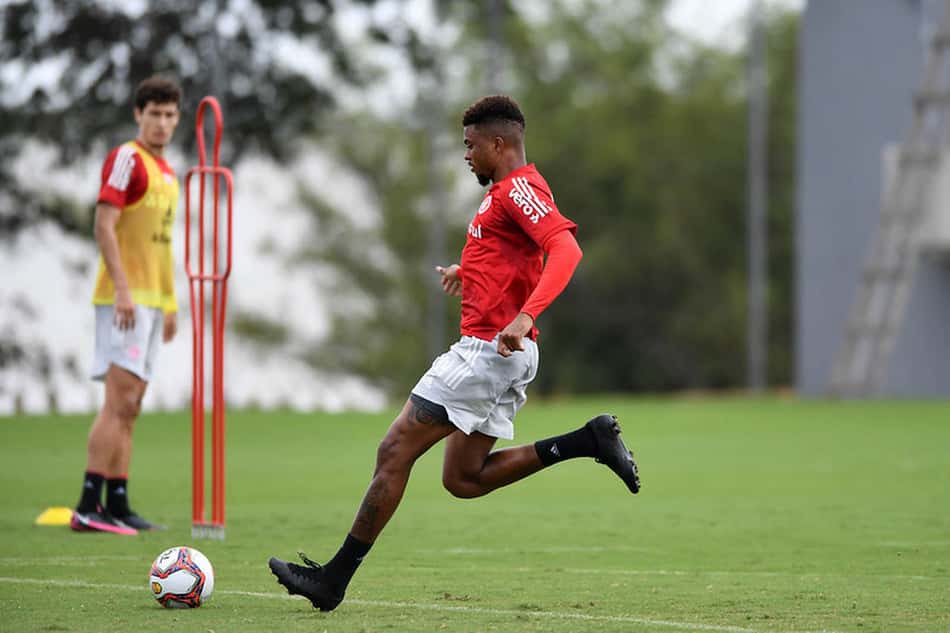 Lucas Ribeiro comemora sequência positiva do Internacional e evolução da equipe na temporada
