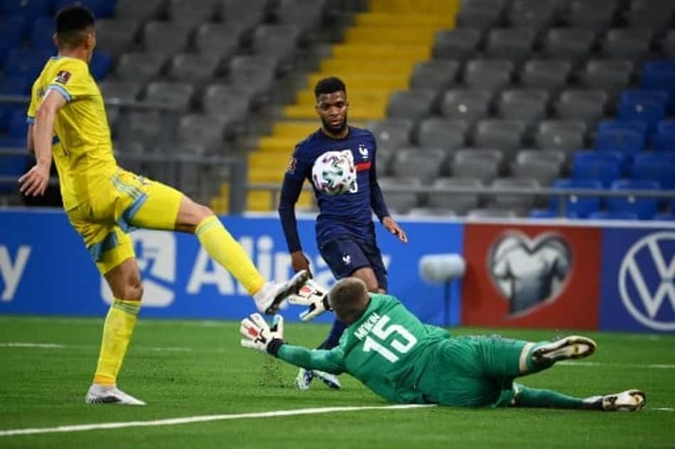 Apesar de grande jogo do goleiro cazaque, França conquista vitória