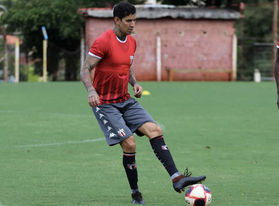 Victor Ramos destaca bom momento no Botafogo-SP e foca em sequência positiva da equipe na temporada