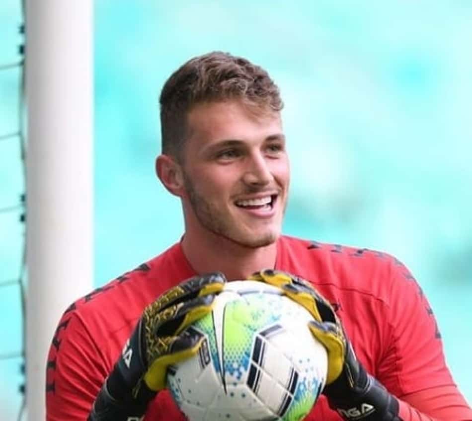 Goleiro Bento renova com o Athletico até 2024