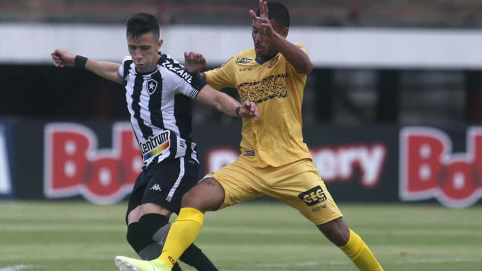 Botafogo cria, mas erros 'bobos' ainda afastam time de jogos mais tranquilos no Campeonato Carioca