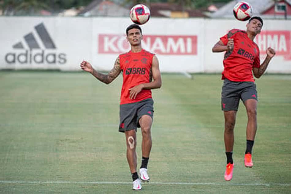 Flamengo oficializa empréstimo de jovem volante a clube do México