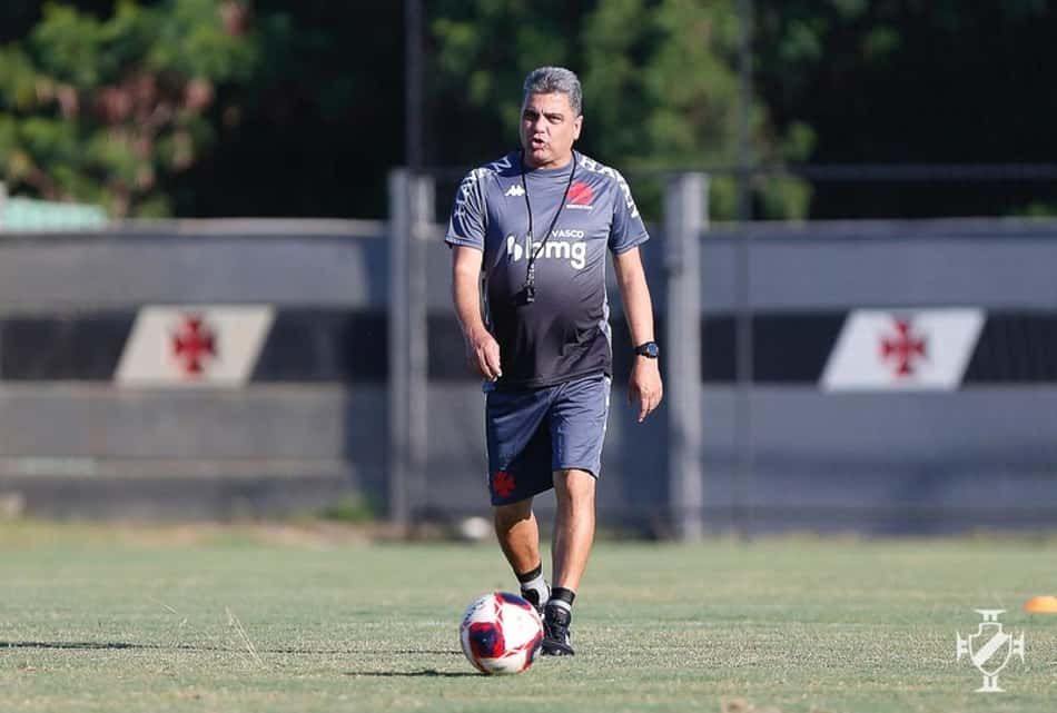 Marcelo Cabo poupa cinco atletas para o duelo contra o Bangu; Jovens são relacionados pela primeira vez