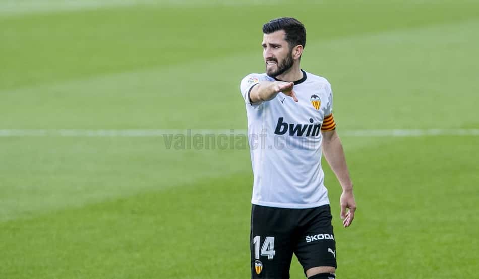Jogador do Valencia explica motivo de time ter voltado a campo mesmo após acusação de racismo
