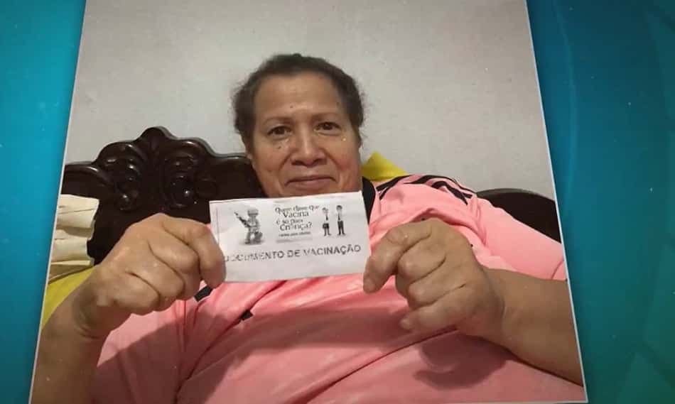 Idosa é vacinada após pedido de meia do Inter