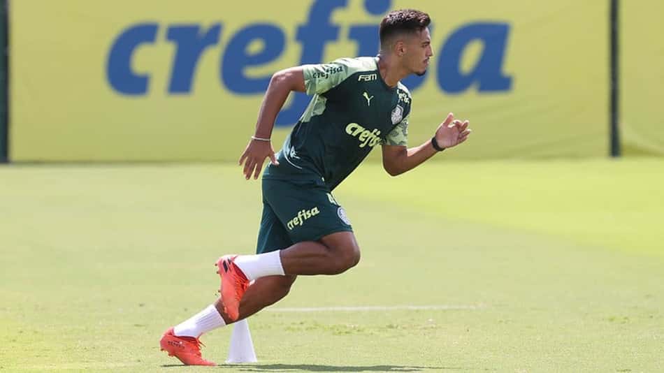 Gabriel Menino critica atuação do juiz após derrota do Palmeiras: 'Nos prejudicou'