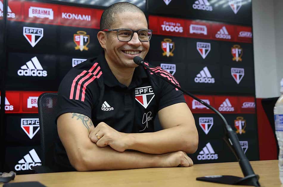 Alex é inscrito no BID da CBF e já pode comandar o Sub-20 do São Paulo em competições oficiais