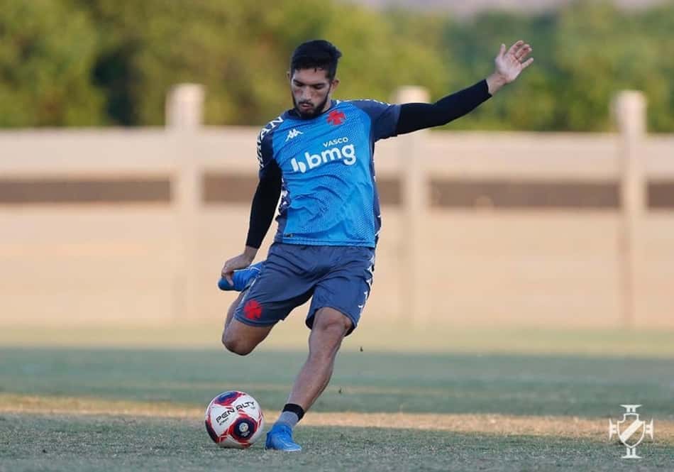 Andrey lesiona coxa direita e deve desfalcar o Vasco contra o Confiança; Ernando volta a treinar com o grupo