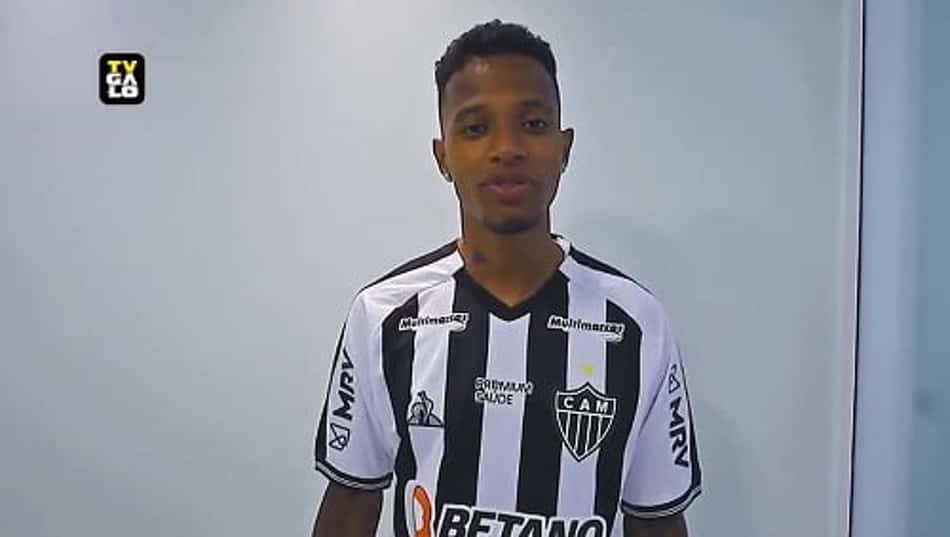 Atlético-MG confirma a contratação do meio de campo Tchê Tchê