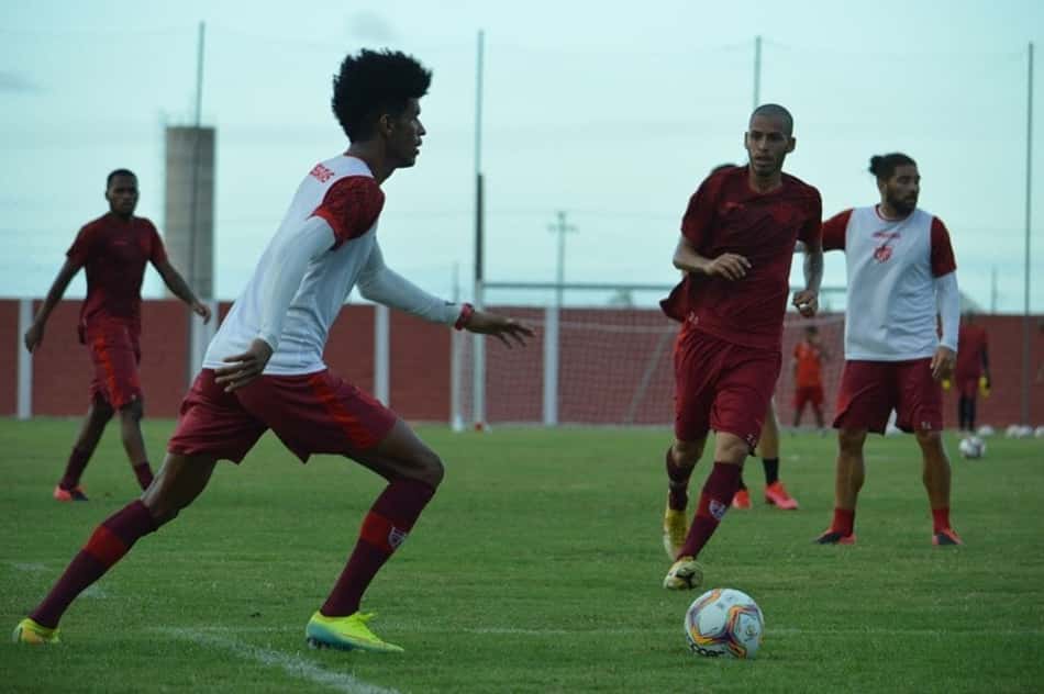 Titular do CRB, Ewerton Páscoa quer crescimento da equipe em 2021