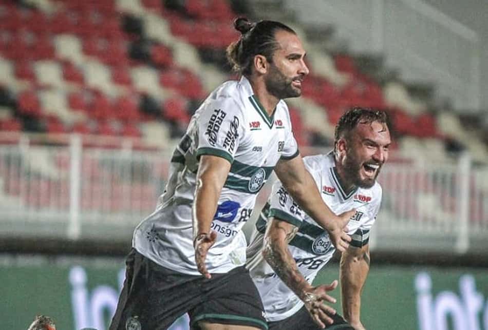 Coritiba bate Operário em jogo de cinco gols e segue vivo na Copa do Brasil