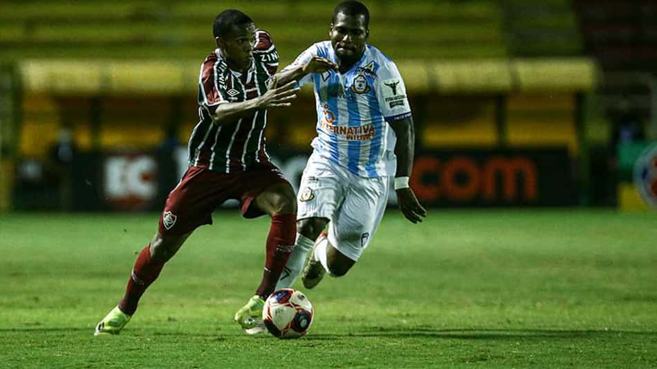 Mesmo apostando em futebol, Record e SBT voltam a amargar derrotas em audiência para Globo