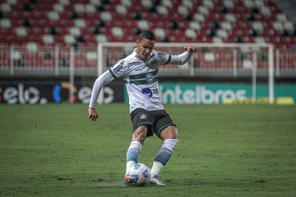 Lateral vibra com assistência decisiva pelo Coritiba na Copa do Brasil