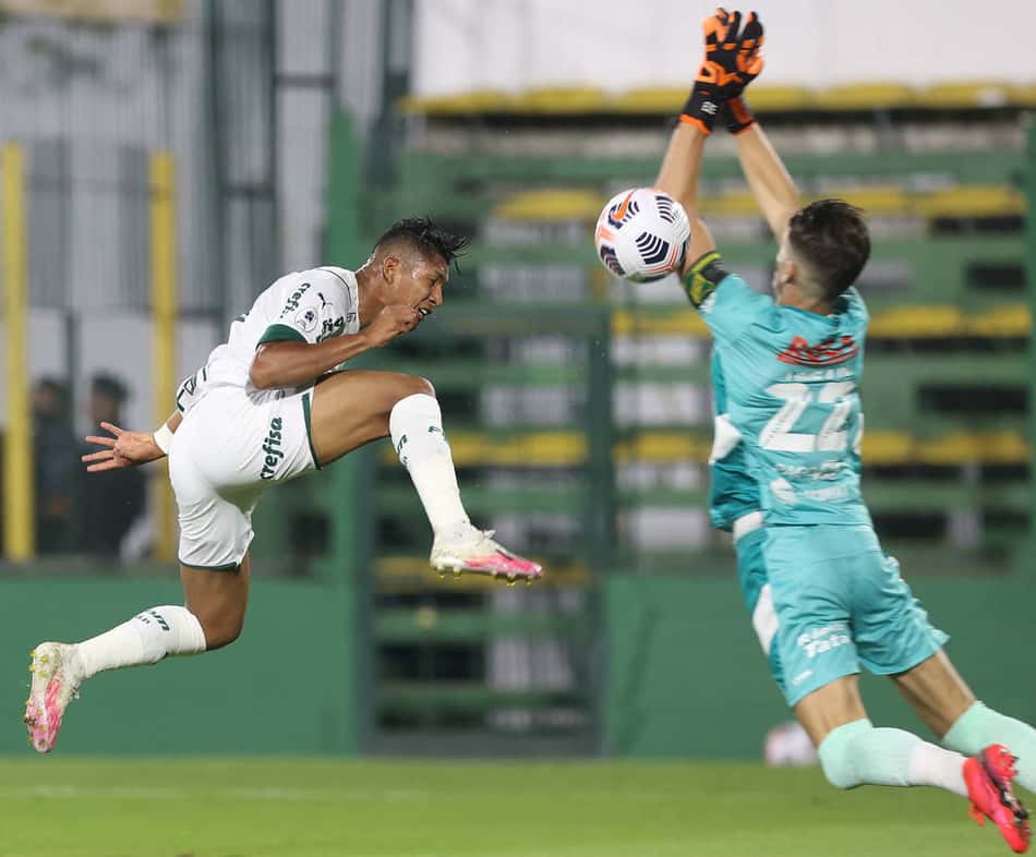 Após vitória pela Recopa, Rony exalta grupo do Palmeiras, mas alerta para 'jogo difícil' na volta