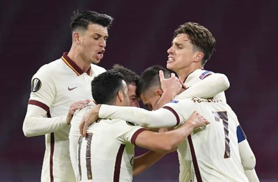 Ibañez decide no final, e Roma vence o Ajax de virada pelas quartas de final da Europa League