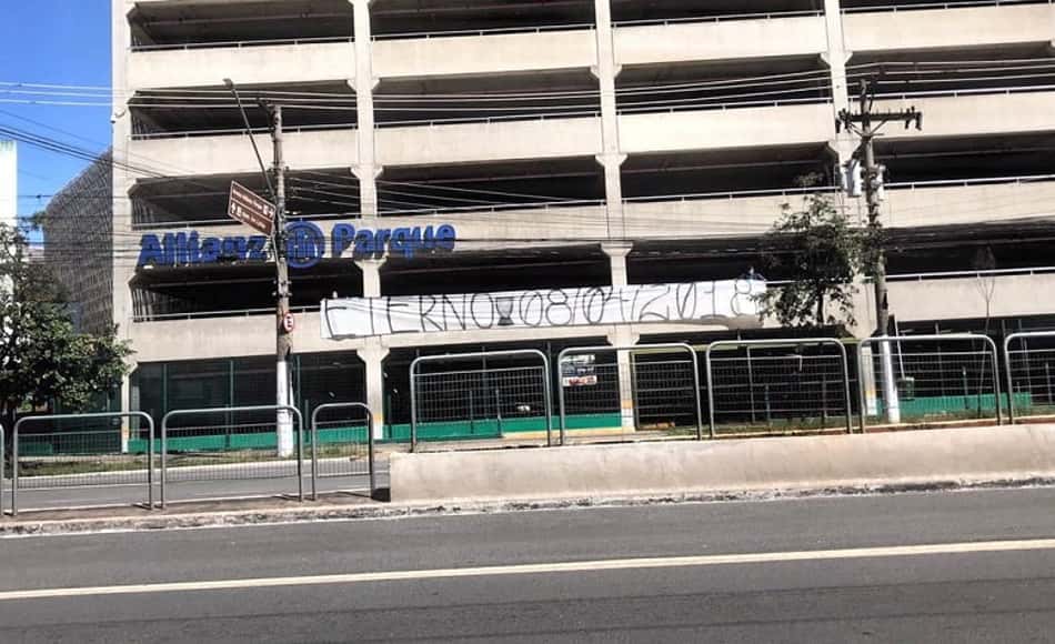 Torcedores do Corinthians estendem faixa no Allianz Parque relembrando 'Paulistinha Day'