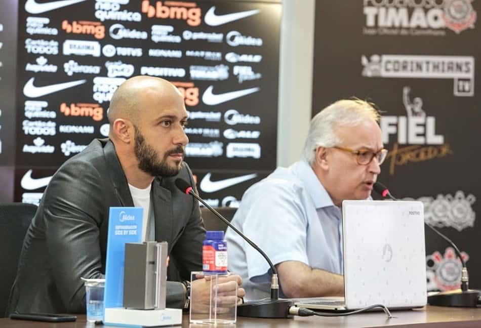 Dirigentes do Corinthians comentam quebra de protocolo de jogadores: 'Chamamos a atenção de todos'