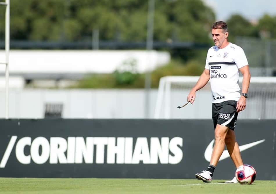 Corinthians admite desempenho abaixo, mas segue apostando em Mancini: 'Entende o momento'
